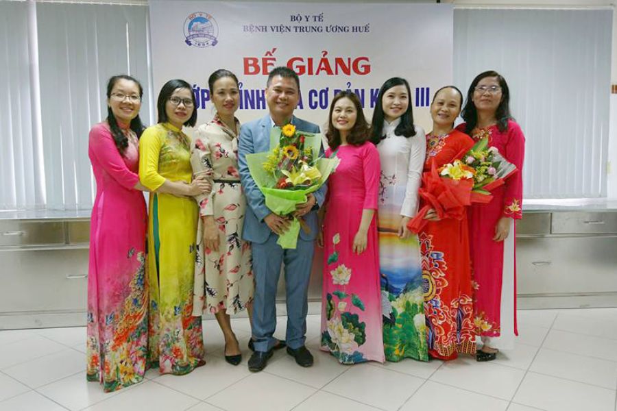 Hình ảnh bế giảng tại khóa học chỉnh nha cơ bản - khóa K27 tại Huế.