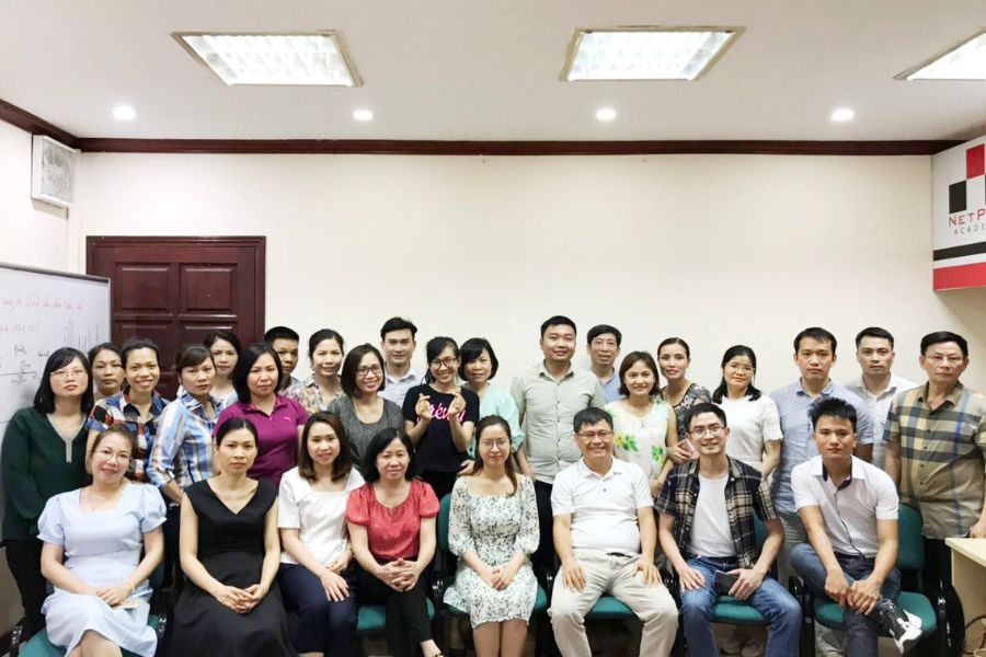 Hình ảnh các học viên chụp ảnh kỷ niệm tại khóa học chỉnh nha cơ bản - khóa K56 tại Hà Nội.