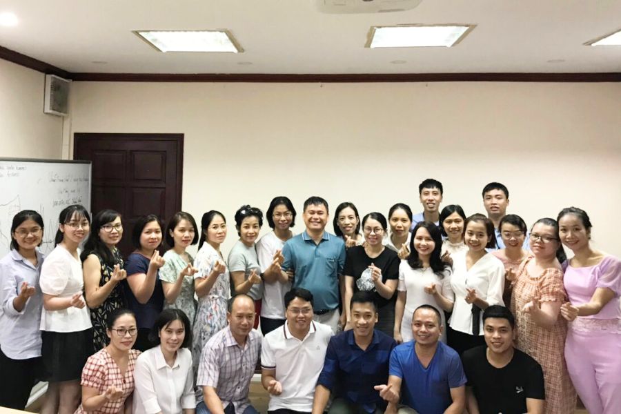 Hình ảnh các học viên chụp ảnh kỷ niệm tại khóa học chỉnh nha cơ bản - khóa K61 tại Hà Nội.