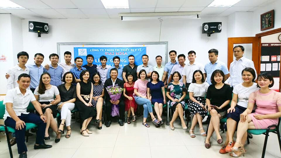 Hình ảnh lễ bế giảng tại khóa học chỉnh nha cơ bản - khóa K34 tại Hà Nội.