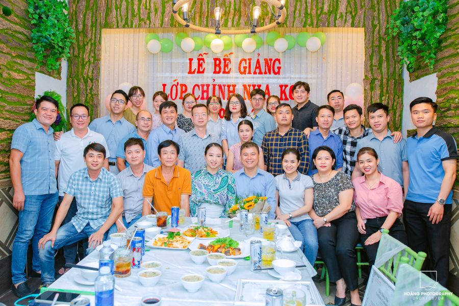 Hình ảnh lễ bế giảng tại khóa học chỉnh nha cơ bản - khóa K67 tại TP.HCM.