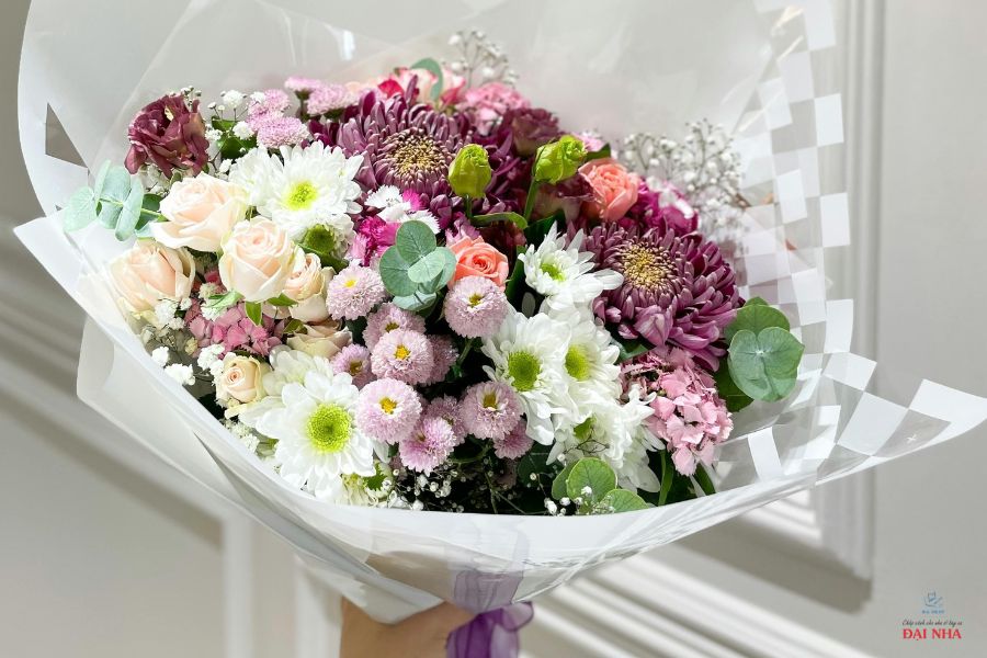 Nên tặng những thầy cô trẻ tuổi những loại hoa 20/11 có màu sắc và xu hướng hiện đại, trẻ trung.