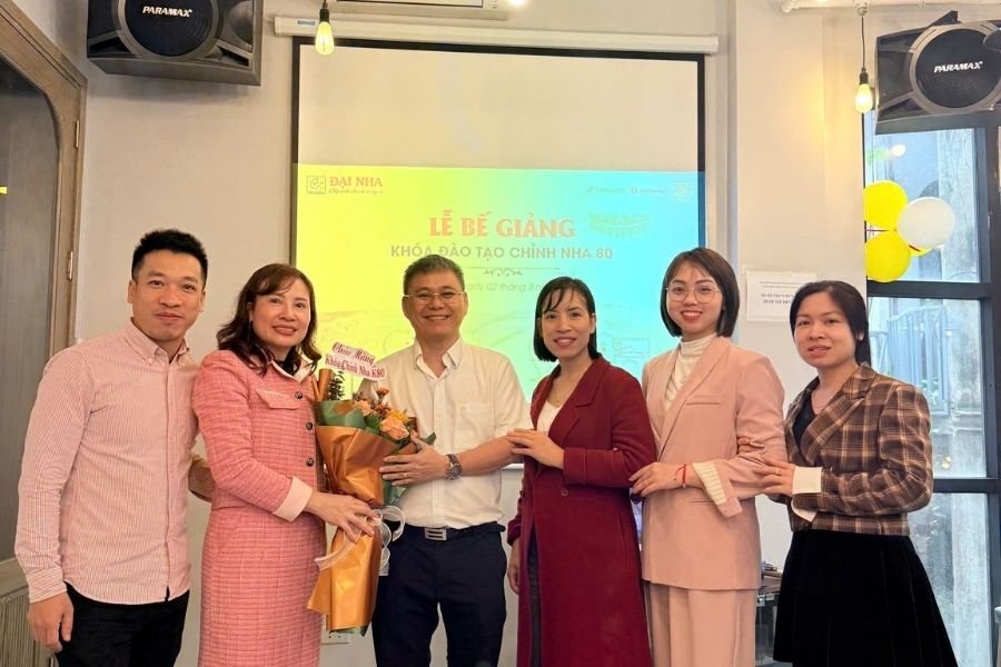 bế giảng k80 khóa học chỉnh nha tổng hợp tại hà nội