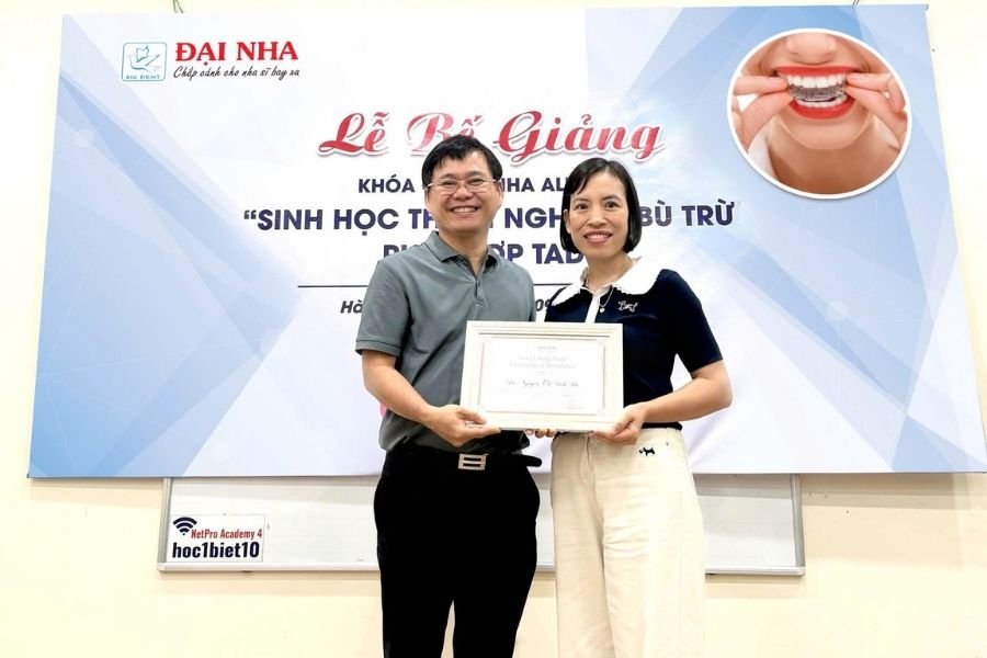 bế giảng cnm1 khóa học chỉnh nha aligner tại hà nội