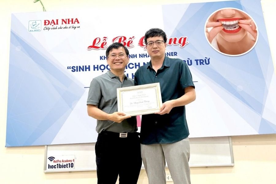 bế giảng cnm1 khóa học chỉnh nha aligner tại hà nội