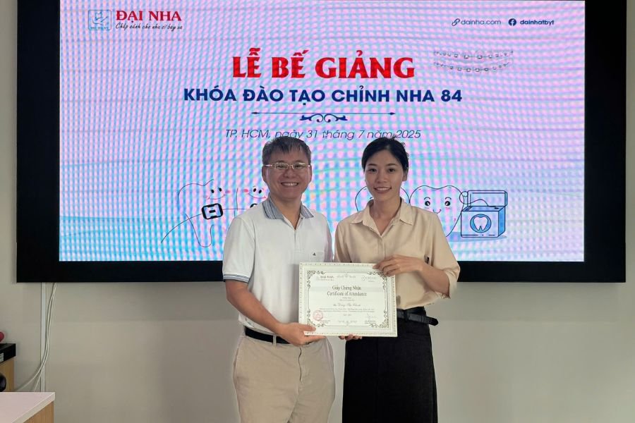 bế giảng k84 khóa học chỉnh nha tại tphcm