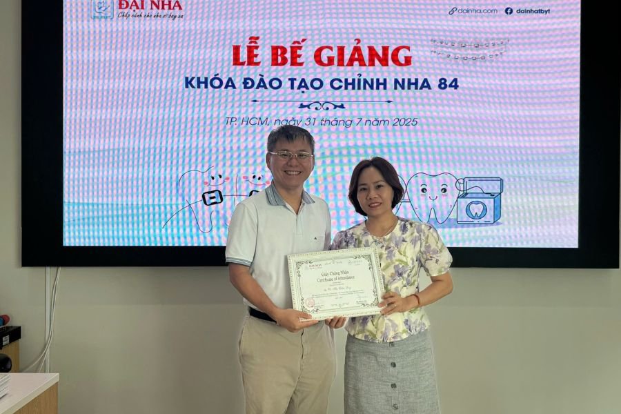 bế giảng k84 khóa học chỉnh nha tại tphcm
