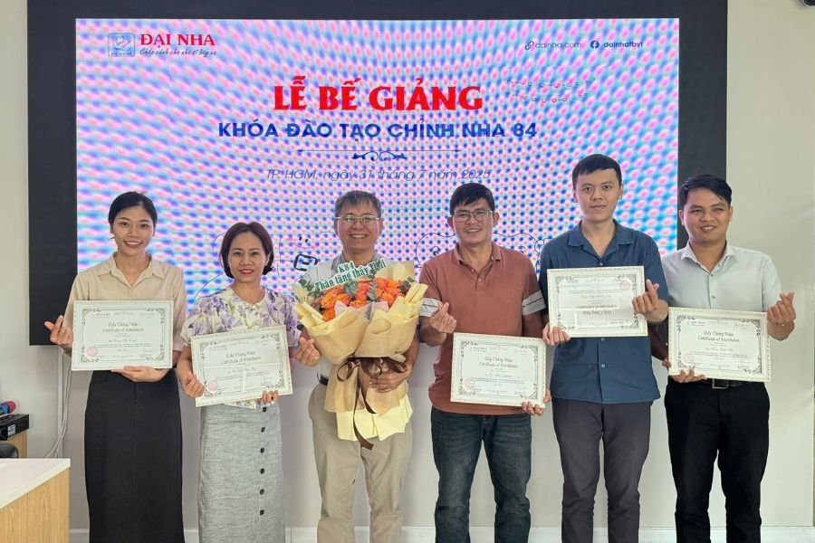 bế giảng k84 khóa học chỉnh nha tại tphcm